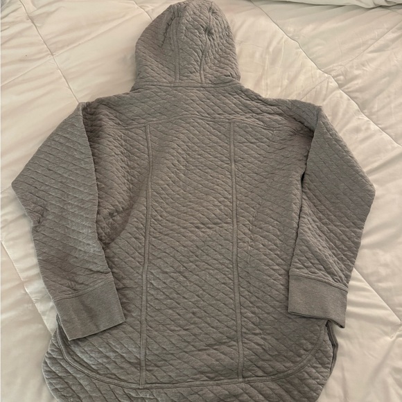 Patagonia Women's Quilted Gray Puffer Jacket - Picture 2 of 3